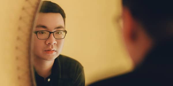 time management skills - man looking at self in mirror