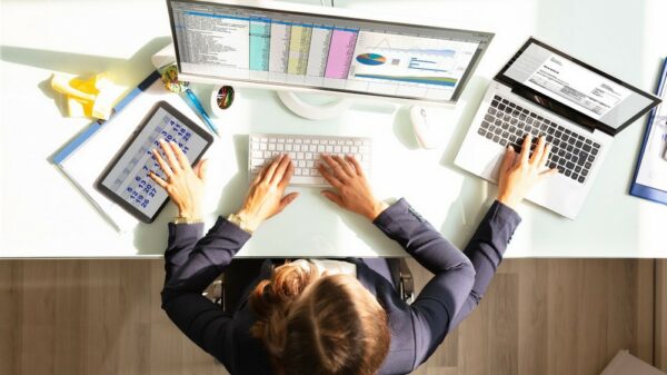 Common leadership mistakes - Trying to do everything yourself.